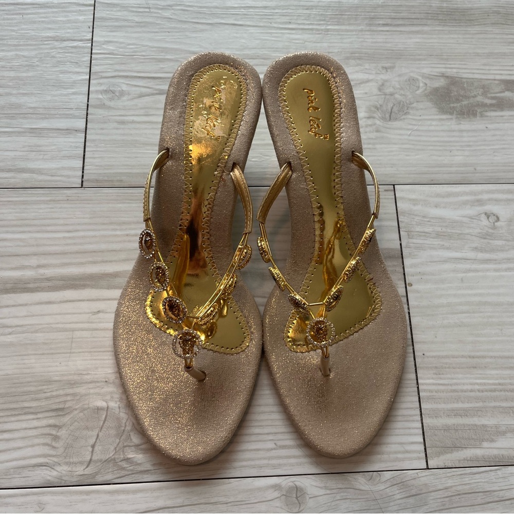 Gold Metallic Sandals with V-Shape Straps
